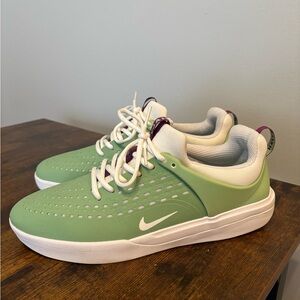 Nike Mint Green and White Nyjah 3